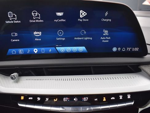 Used 2025 Cadillac Optiq Sport 2 w/ LPO, Floor Liner Package AWD/4WD image 20