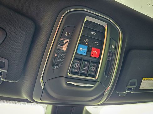 New 2025 Jeep Grand Cherokee Limited image 34