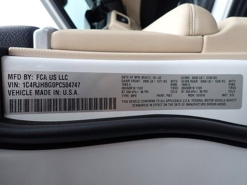 Used 2023 Jeep Grand Cherokee Limited image 19