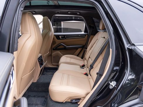 Certified 2023 Porsche Cayenne GTS AWD/4WD image 52