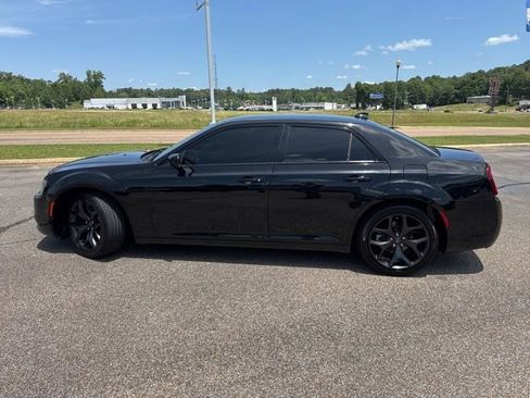 Used 2021 Chrysler 300 Touring w/ Sport Appearance Package RWD image 8