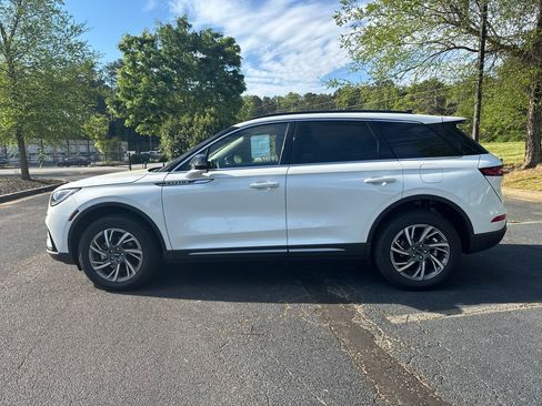 New 2026 Lincoln Corsair Premiere image 9