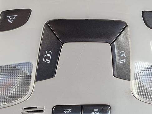 Used 2013 Toyota Sienna LE FWD image 31