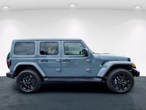 Used 2025 Jeep Wrangler Unlimited Sahara AWD/4WD image 18