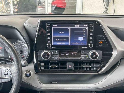 Used 2021 Toyota Highlander L FWD image 13