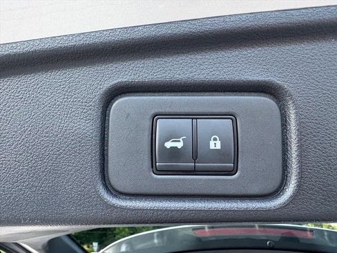 Certified 2025 Nissan Pathfinder SV FWD image 11