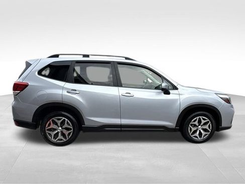 Used 2019 Subaru Forester Premium AWD/4WD image 8