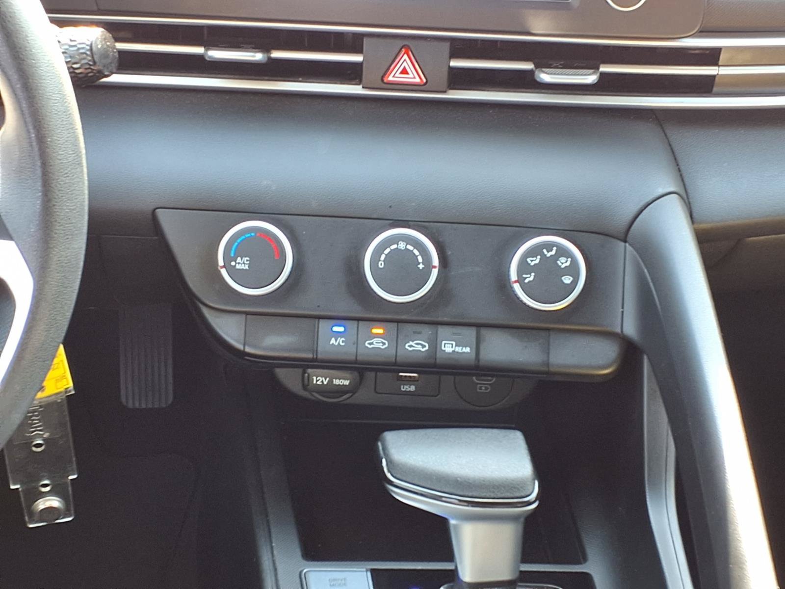 Certified 2024 Hyundai Elantra SE FWD image 15