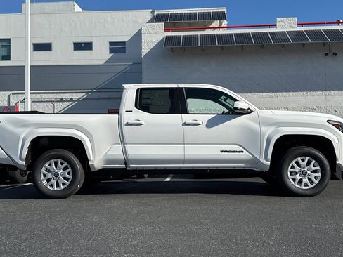 New 2025 Toyota Tacoma SR5 image 9