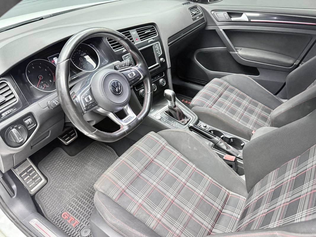 Used 2017 Volkswagen GTI SE FWD image 9