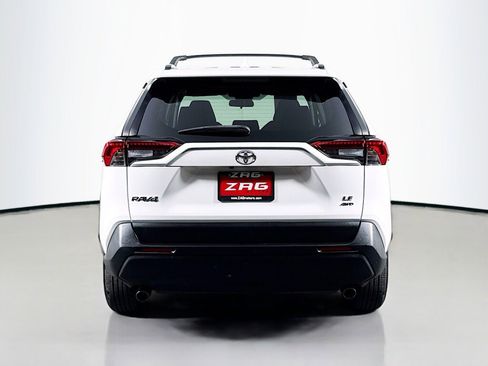 Used 2021 Toyota RAV4 LE AWD/4WD image 4