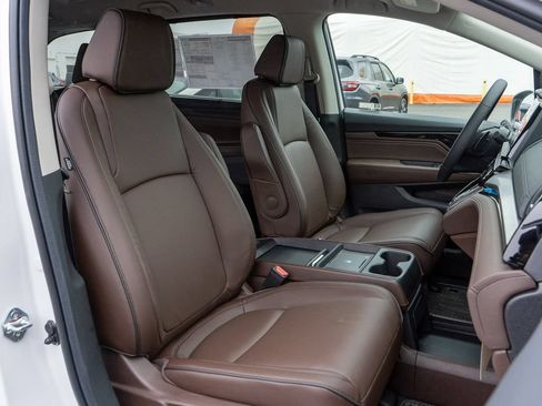 New 2026 Honda Odyssey Touring image 17