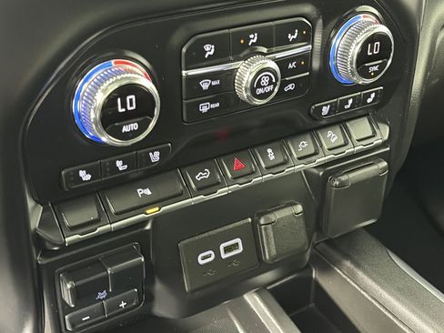 Used 2022 GMC Sierra 3500 SLT w/ SLT Premium Package image 21