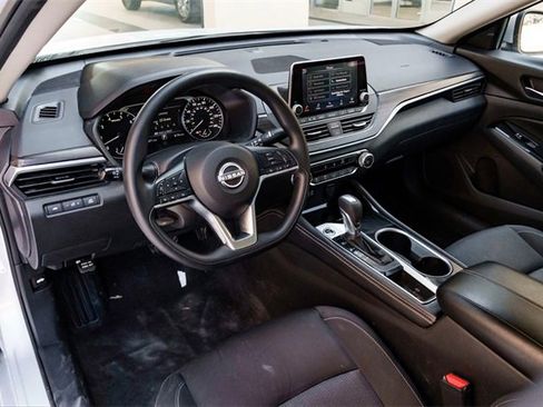 Used 2023 Nissan Altima 2.5 SV image 8