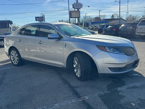 Used 2013 Lincoln MKS image 7