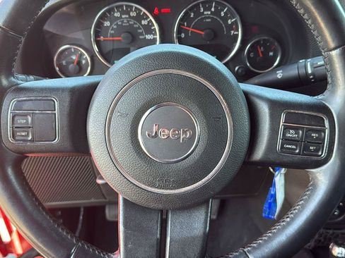Used 2015 Jeep Wrangler Unlimited Rubicon w/ Max Tow Package AWD/4WD image 12