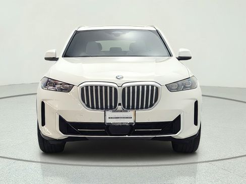 Used 2024 BMW X5 sDrive40i w/ Premium Package RWD image 2