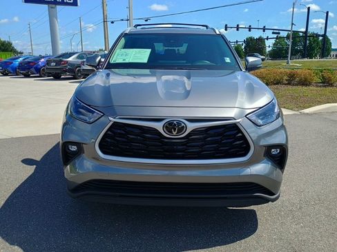 Used 2025 Toyota Highlander XLE AWD/4WD image 2