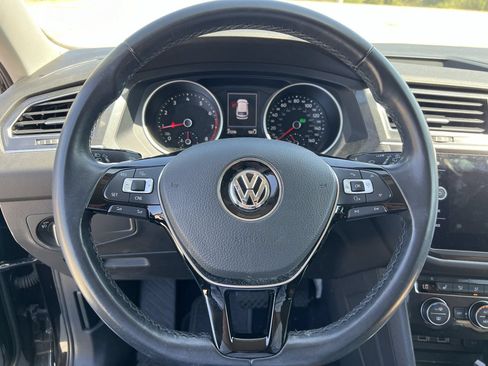 Used 2018 Volkswagen Tiguan SE FWD image 7