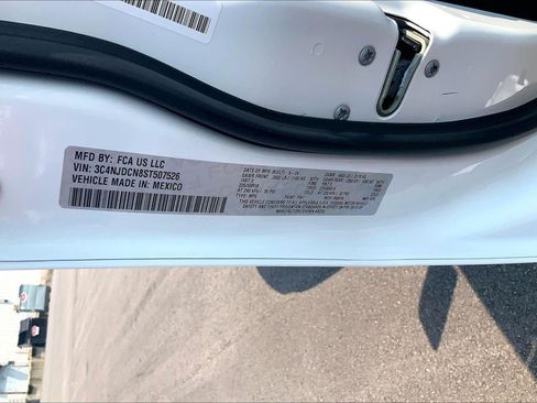 Used 2025 Jeep Compass Limited AWD/4WD image 30
