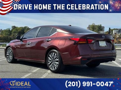 Used 2024 Nissan Altima 2.5 SV FWD image 3