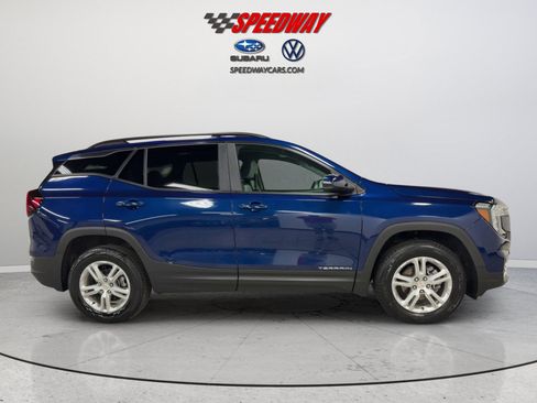 Used 2023 GMC Terrain SLE w/ Driver Convenience Package AWD/4WD image 4