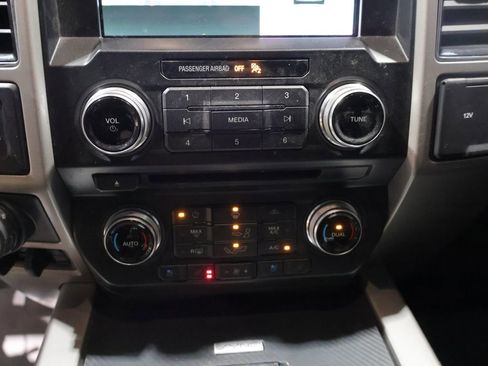 Used 2018 Ford F150 Lariat w/ Equipment Group 502A Luxury AWD/4WD image 28