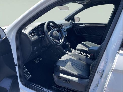 Used 2023 Volkswagen Tiguan SE R-Line FWD image 11