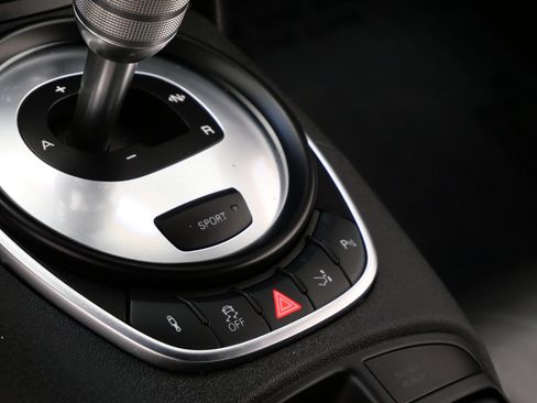 Used 2011 Audi R8 V10 AWD/4WD image 32
