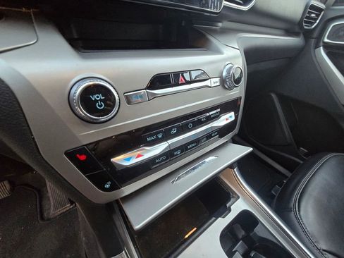 Used 2022 Ford Explorer XLT w/ Equipment Group 202A image 14