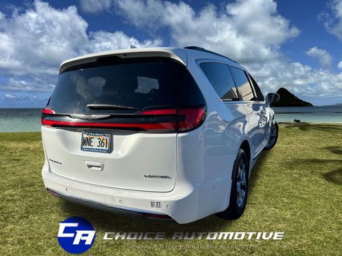 Used 2022 Chrysler Pacifica Limited image 8