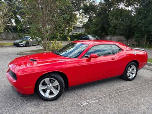 Used 2023 Dodge Challenger SXT image 3