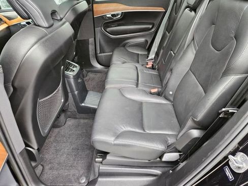Certified 2023 Volvo XC90 T8 Plus AWD/4WD image 11