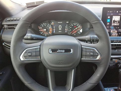 Used 2024 Jeep Compass Latitude w/ Convenience Group image 19