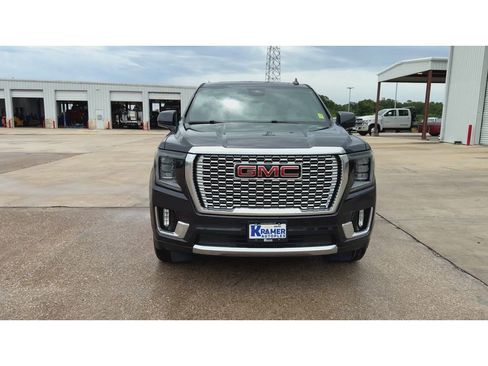 Used 2023 GMC Yukon Denali AWD/4WD image 3