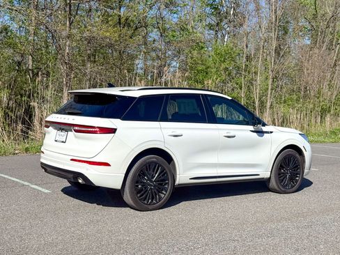 Used 2023 Lincoln Corsair Reserve w/ Jet Appearance Package AWD/4WD image 6
