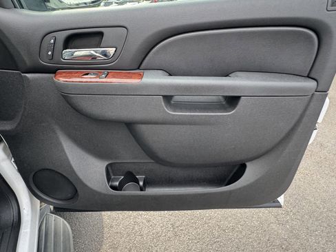 Used 2012 Chevrolet Suburban LT image 9