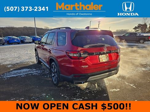 New 2025 Honda Pilot Touring image 3