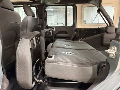 Used 2025 Jeep Wrangler Unlimited Sahara w/ Safety Group image 33