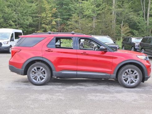 Used 2024 Ford Explorer XLT w/ Equipment Group 202A AWD/4WD image 7