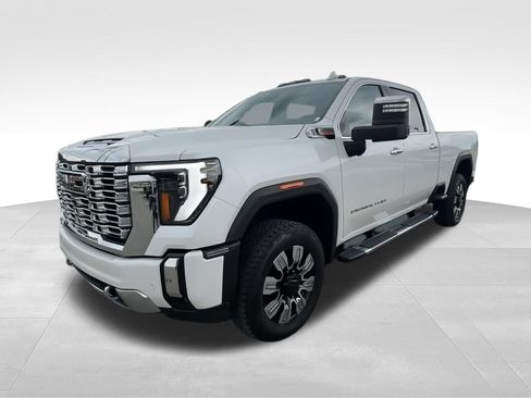 Used 2024 GMC Sierra 2500 Denali w/ Technology Package AWD/4WD image 4