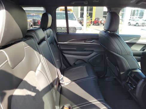 New 2026 Jeep Grand Cherokee Altitude AWD/4WD image 31
