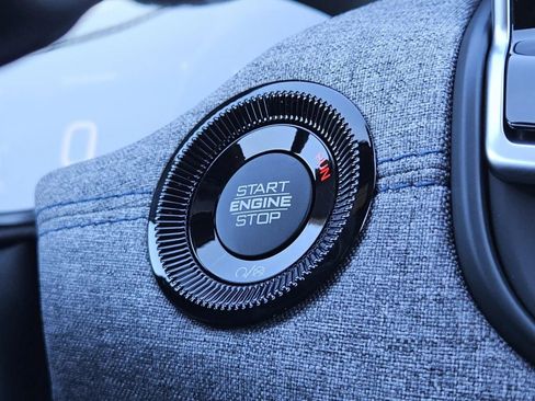 New 2025 Jeep Compass Latitude image 14