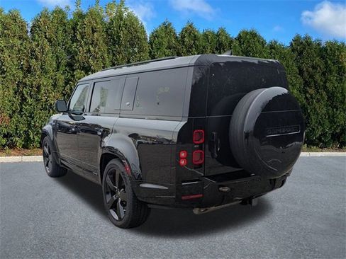 Used 2024 Land Rover Defender 130 X-Dynamic SE image 6