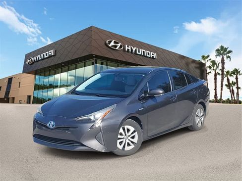 Used 2016 Toyota Prius Four image 1