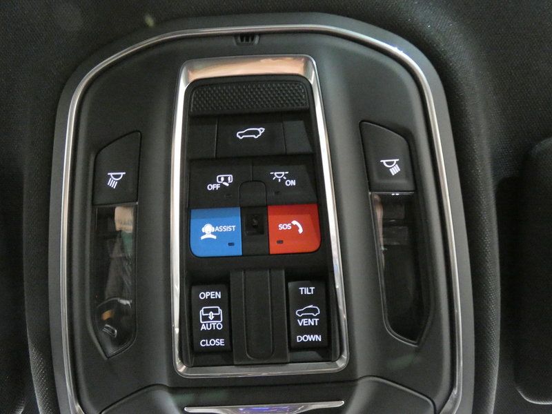 Used 2025 Jeep Grand Cherokee Altitude RWD image 16