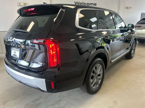 Used 2024 Kia Telluride LX AWD/4WD image 6