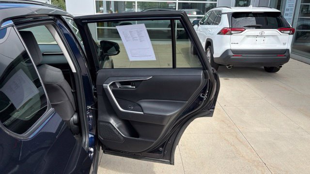 Used 2025 Toyota RAV4 XLE AWD/4WD image 28