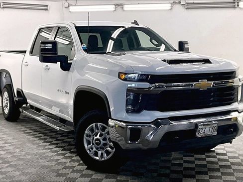 Used 2024 Chevrolet Silverado 2500 LT AWD/4WD image 11