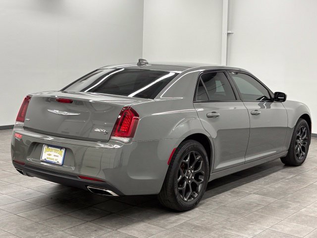Used 2019 Chrysler 300 S AWD/4WD image 2